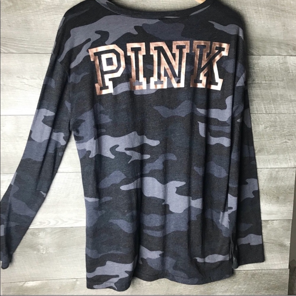 ❤️VS Pink Camo V-Neck Medium NWOT❤️